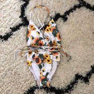One piece sunflower swimsuit SHEIN